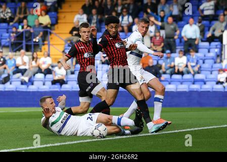 Birkenhead, Großbritannien. September 2021. Peter Clarke von Tranmere Rovers macht den Ball frei. EFL Skybet Football League Two Match, Tranmere Rovers gegen Hartlepool Utd FC im Prenton Park, Birkenhead, Wirral am Samstag, 4. September 2021. Dieses Bild darf nur für redaktionelle Zwecke verwendet werden. Nur zur redaktionellen Verwendung, Lizenz für kommerzielle Nutzung erforderlich. Keine Verwendung bei Wetten, Spielen oder Veröffentlichungen in einem Club/einer Liga/einem Spieler.PIC von Chris Stading/Andrew Orchard Sports Photography/Alamy Live News Credit: Andrew Orchard Sports Photography/Alamy Live News Stockfoto