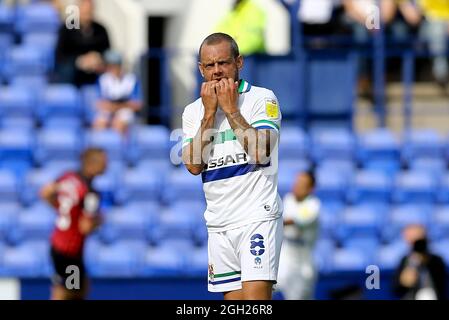 Birkenhead, Großbritannien. September 2021. Jay Spearing von Tranmere Rovers reagiert, nachdem er einen Pass übertraf. EFL Skybet Football League Two Match, Tranmere Rovers gegen Hartlepool Utd FC im Prenton Park, Birkenhead, Wirral am Samstag, 4. September 2021. Dieses Bild darf nur für redaktionelle Zwecke verwendet werden. Nur zur redaktionellen Verwendung, Lizenz für kommerzielle Nutzung erforderlich. Keine Verwendung bei Wetten, Spielen oder Veröffentlichungen in einem Club/einer Liga/einem Spieler.PIC von Chris Stading/Andrew Orchard Sports Photography/Alamy Live News Credit: Andrew Orchard Sports Photography/Alamy Live News Stockfoto