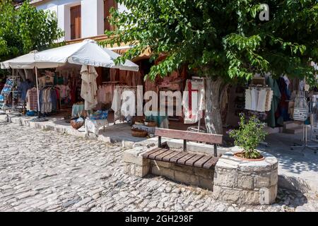 OMODHOS, ZYPERN, GRIECHENLAND - JULY 21 : Artikel zu verkaufen in Omodhos Zypern am 21. Juli 2009 Stockfoto