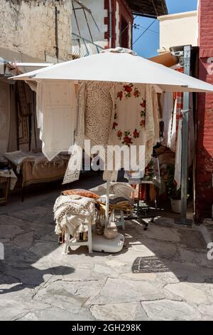 OMODHOS, ZYPERN, GRIECHENLAND - JULY 21 : Artikel zu verkaufen in Omodhos Zypern am 21. Juli 2009 Stockfoto