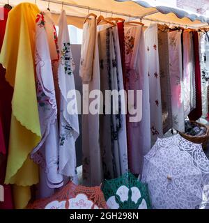 OMODHOS, ZYPERN, GRIECHENLAND - JULI 21 : Tischdecken zu verkaufen in Omodhos Zypern am 21. Juli 2009 Stockfoto