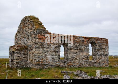 Alte Ruine der Kirche auf Røst in den Lofoten Norwegen. Norwegische Kultur. Stockfoto