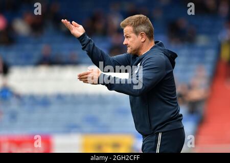 OLDHAM, GROSSBRITANNIEN. 4. SEPTEMBER Mark Cooper (Manager) von Barrow während des Spiels der Sky Bet League 2 zwischen Oldham Athletic und Barrow im Boundary Park, Oldham, am Samstag, 4. September 2021. (Foto von: Eddie Garvey | MI News) Kredit: MI Nachrichten & Sport /Alamy Live News Stockfoto