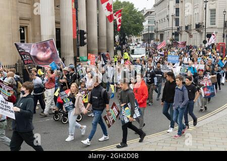 04. September 2021. London, Großbritannien. Foto von Ray Tang. Demonstranten nehmen an der Demonstration March for Life gegen Abtreibungen Teil, die dazu aufruft, sich für den Schutz jedes menschlichen Lebens einzusetzen. Foto von Ray Tang. Stockfoto