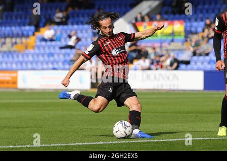 Birkenhead, Großbritannien. September 2021. Jamie Sterry von Hartlepool United schießt und sieht, wie seine Bemühungen auf den Posten kommen. EFL Skybet Football League Two Match, Tranmere Rovers gegen Hartlepool Utd FC im Prenton Park, Birkenhead, Wirral am Samstag, 4. September 2021. Dieses Bild darf nur für redaktionelle Zwecke verwendet werden. Nur zur redaktionellen Verwendung, Lizenz für kommerzielle Nutzung erforderlich. Keine Verwendung bei Wetten, Spielen oder Veröffentlichungen in einem Club/einer Liga/einem Spieler.PIC von Chris Stading/Andrew Orchard Sports Photography/Alamy Live News Credit: Andrew Orchard Sports Photography/Alamy Live News Stockfoto