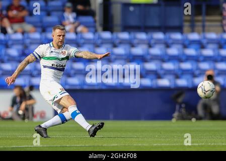 Birkenhead, Großbritannien. September 2021. Peter Clarke von Tranmere Rovers in Aktion. EFL Skybet Football League Two Match, Tranmere Rovers gegen Hartlepool Utd FC im Prenton Park, Birkenhead, Wirral am Samstag, 4. September 2021. Dieses Bild darf nur für redaktionelle Zwecke verwendet werden. Nur zur redaktionellen Verwendung, Lizenz für kommerzielle Nutzung erforderlich. Keine Verwendung bei Wetten, Spielen oder Veröffentlichungen in einem Club/einer Liga/einem Spieler.PIC von Chris Stading/Andrew Orchard Sports Photography/Alamy Live News Credit: Andrew Orchard Sports Photography/Alamy Live News Stockfoto