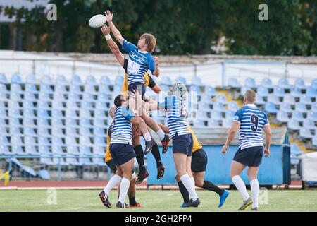 KHARKIV, UKRAINE - 4. SEPTEMBER 2021: Das Rugby-Spiel der ukrainischen Meisterschaft RC Olymp gegen Polytechnic Stockfoto