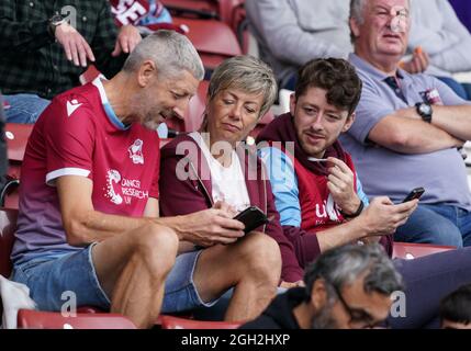 Northampton, Großbritannien. September 2021. Scunthorpe United Unterstützer während des Sky Bet League 2-Spiels zwischen Northampton Town und Scunthorpe United am 4. September 2021 im Sixfields Stadium, Northampton, England. Foto von Andy Rowland. Quelle: Prime Media Images/Alamy Live News Stockfoto