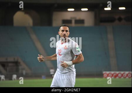 Tunis, Tunesien. September 2021. Ali Maaloul (12) aus Tunesien in Aktion bei einem Spiel der WM-Qualifikatoren 2022 zwischen Tunesien und Äquatorialguinea im Rades Olympic Stadium am 3. September 2021 in Tunis, Tunesien. (Foto von Hasan mrad / Eyepix Group) Quelle: Eyepix Group/Alamy Live News Stockfoto