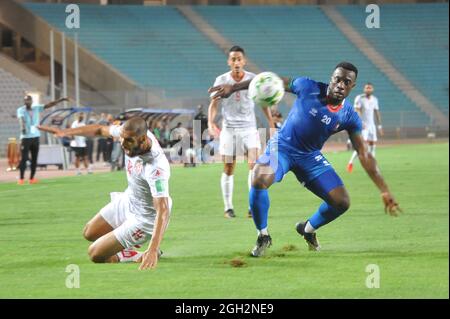 Tunis, Tunesien. September 2021. Buyla Jannick (20) aus Äquatorialguinea ist während eines Spiels der WM-Qualifikatoren 2022 zwischen Tunesien und Äquatorialguinea im Rades Olympic Stadium am 3. September 2021 in Tunis, Tunesien, in Aktion. (Foto von Hasan mrad / Eyepix Group) Quelle: Eyepix Group/Alamy Live News Stockfoto