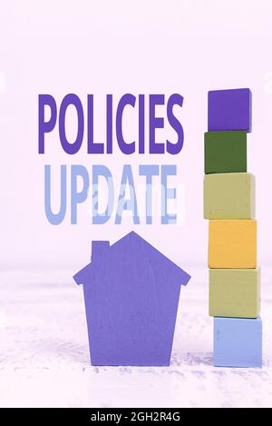 Textüberschrift mit der Darstellung der Richtlinienaktualisierung. Konzeptueller Fotoakt zur Ergänzung neuer Informationen oder Richtlinien zur Präsentation des Immobiliengeschäfts Stockfoto