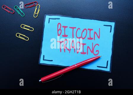 Handschrift Text Bitcoin Trading. Wort geschrieben über den Kauf und Verkauf von Kryptowährung in Aktien Markt Denken Neue helle Ideen erneuern Kreativität Stockfoto