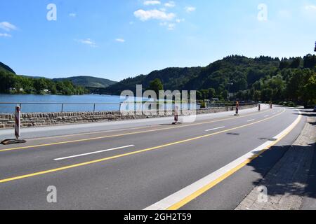 Uferstraße in Alf an der Mosel Stockfoto