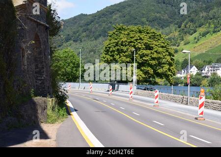 Uferstraße in Alf an der Mosel Stockfoto