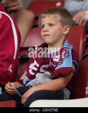 Northampton, Großbritannien. September 2021. Scunthorpe United Unterstützer während des Sky Bet League 2-Spiels zwischen Northampton Town und Scunthorpe United am 4. September 2021 im Sixfields Stadium, Northampton, England. Foto von Andy Rowland. Quelle: Prime Media Images/Alamy Live News Stockfoto