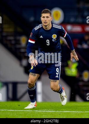 Glasgow, Schottland, Großbritannien. . September 2021. 4. September 2021; Hampden Park, Glasgow, Schottland: FIFA WM 2022 Qualifikationsfußball, Schottland gegen Moldawien: Lyndon Dykes von Schottland bricht in Angriff Kredit: Action Plus Sports Images/Alamy Live News Stockfoto
