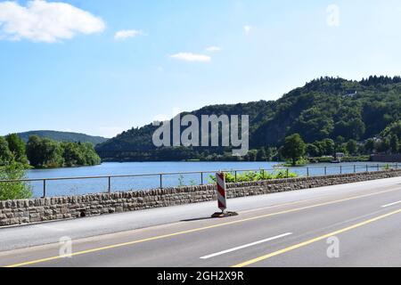 Uferstraße in Alf an der Mosel Stockfoto