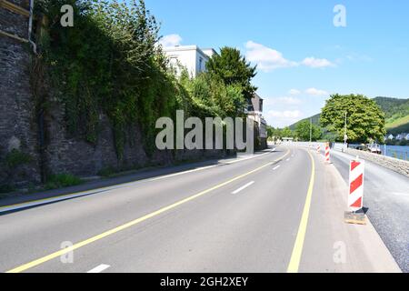 Uferstraße in Alf an der Mosel Stockfoto