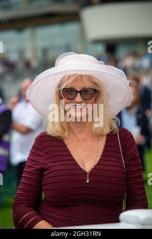 Ascot, Bergen, Großbritannien. September 2021. Rennfahrer genießen den zweiten Tag des September-Rennwochenendes auf der Ascot Racecourse. Quelle: Maureen McLean/Alamy Stockfoto