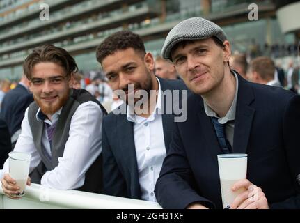 Ascot, Bergen, Großbritannien. September 2021. Rennfahrer genießen den zweiten Tag des September-Rennwochenendes auf der Ascot Racecourse. Quelle: Maureen McLean/Alamy Stockfoto