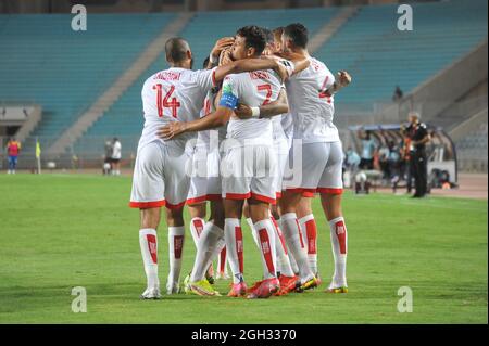 Tunis, Tunesien. September 2021. TUNIS, TUNESIEN - 3. SEPTEMBER: Das tunesische Team feiert am 3. September 2021 im Rades Olympic Stadium in Tunis, Tunesien, bei einem Spiel der WM-Qualifikationsspieler 2022 zwischen Tunesien und Äquatorialguinea, nach dem Tor. (Foto: Hasan mrad/ Eyepix Group/Sipa USA) Quelle: SIPA USA/Alamy Live News Stockfoto