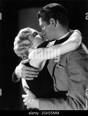 ANN HARDING und LAURENCE OLIVIER in DER WESTWARD PASSAGE 1932 Regisseur ROBERT MILTON Geschichte Margaret Ayer Barnes Kostümdesign Josette De Lima musikalischer Leiter Max Steiner Produzent David O. Selznick RKO Pathe Pictures Stockfoto