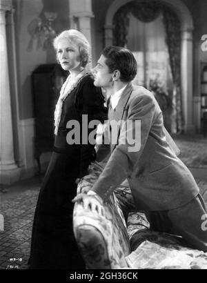 ANN HARDING und LAURENCE OLIVIER in DER WESTWARD PASSAGE 1932 Regisseur ROBERT MILTON Geschichte Margaret Ayer Barnes Kostümdesign Josette De Lima musikalischer Leiter Max Steiner Produzent David O. Selznick RKO Pathe Pictures Stockfoto