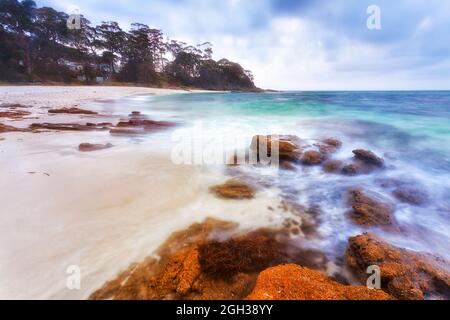 Jervis Bay Hyams Chianam Strand mit makellosem weißem Sand und sauberem Wasser - Australian pacific Coast Resort. Stockfoto