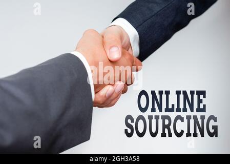 Textunterschrift über Online-Sourcing, Internet-Konzept der Kauf von Waren und Dienstleistungen werden über das Internet geführt Two Professional Well-Dressed Co Stockfoto