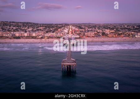 Luftaufnahme des Crystal Pier in Pacific Beach, San Diego Stockfoto