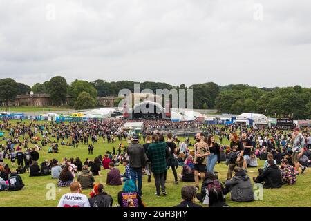 Leeds, Großbritannien, 4. September 2021, Slamdunk Festival Massen im Temple Newsam Park in Leeds wurden strenge Kontrollen durchgeführt, um die Sicherheit der 1000 Besucher des Festivals zu ermöglichen, was bedeutet, dass Masken nicht erforderlich waren.Quelle: Paul Smith/Alamy Live News Stockfoto