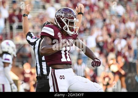 Starkville, MS, USA. September 2021. Der Mississippi State Bulldogs-Breitempfänger Jaden Walley (11) feiert nach dem Tor während des NCAA-Fußballspiels zwischen den Louisiana Tech Bulldogs und den Mississippi State Bulldogs im Davis Wade Stadium in Starkville, MS. Kredit: Kevin Langley/CSM/Alamy Live Nachrichten Stockfoto