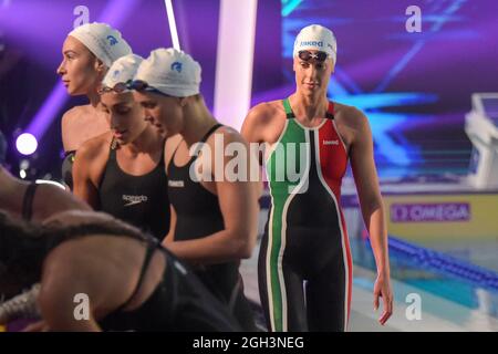 Federica Pellegrini kehrt zur Internationalen Schwimmliga 2021 im Becken Felice Scandone in Neapel zurück. Eine echte Weltmeisterschaft in Schwimmteams, die im November mit den Playoffs fortgesetzt wird, mit den ersten 8 der regulären Saison, um im Januar 2022 mit den 4 besten Teams zu beenden, um den Titel zu konkurrieren. Das sind die zehn Teams der Internationalen Schwimmliga 2021: Aqua Centurions (Italien, Kapitän Federica Pellegrini), Cali Condors (USA, amtierender Champion), DC Trident (USA), Energy Standard (Frankreich), New York Breakers (USA), Team Iron (Ungarn), Los Angeles Cur Stockfoto