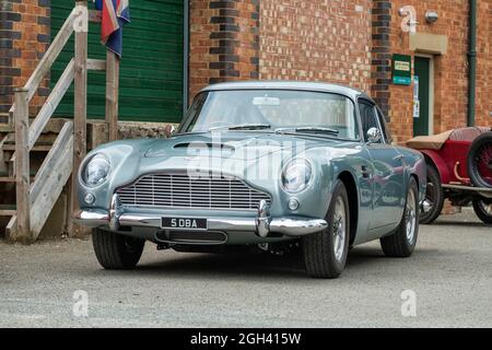 1964 Aston Martin DB5 Auto im Bicester Heritage Center sonntag Scramble Veranstaltung. Bicester, Oxfordshire, England Stockfoto