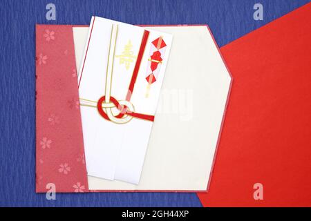 Traditioneller japanischer Umschlag für Geldgeschenk zur Feier, Geschenk Verpackung Geschenk Übersetzung: 'Gratulation' Stockfoto