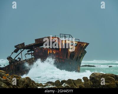 Wrack des Meisho Maru Nr. 38 in Suiderstrand. Cape Agulhas, Cape L'Agulhas, Cabo das Agulhas oder Cape of Needles. Overberg. Westkap. Süd Afr Stockfoto