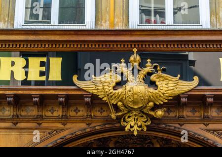 GRAZ, ÖSTERREICH - 31. AUGUST 2013: Fassade der Hofbäckerei Edegger-Tax, der ältesten noch funktionierenden Bäckerei in Graz, Österreich, gegründet 1569 Stockfoto