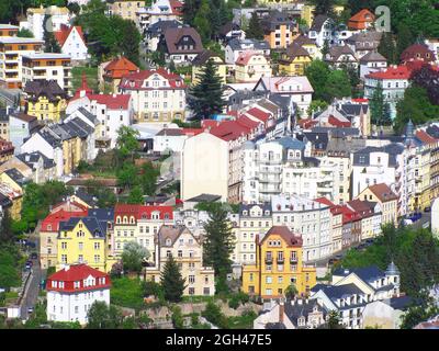 Szenebild Blick auf Schönheit und bunte Gebäude Karlsbad Stadt des Mineralwassers Stockfoto