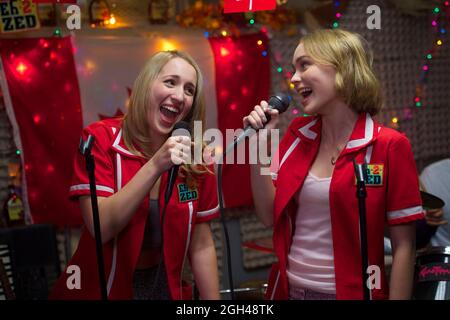 HARLEY QUINN SMITH und LILY-ROSE DEPP in YOGA HOSERS (2016), Regie Kevin SMITH. Bild: ABBOLITA PRODUCTIONS / Album Stockfoto