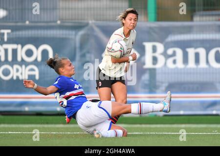 Riccardo Garrone Stadium, Bogliasco (GE), Italien, 04. September 2021, Debora Novellino (Sampdoria), Valentina Giacinti (Mailand) während der UC Sampdoria vs Stockfoto