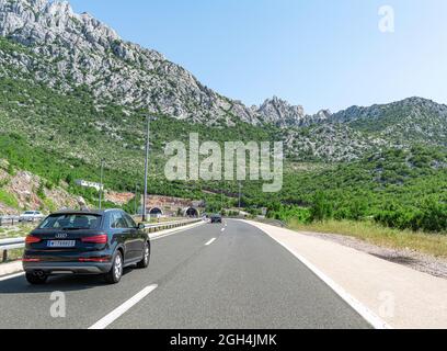 Audi Q5 Auto auf einer Schnellstraße in Zadar, Kroatien. Stockfoto