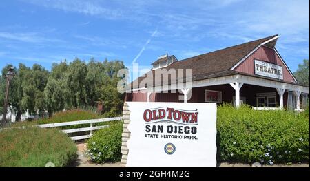 Landschaft mit szenischem Blick auf das Cygnet Theater, ein historisches Gebäude im Herzen der Altstadt von San Diego State Historic Park, Kalifornien, USA. Stockfoto