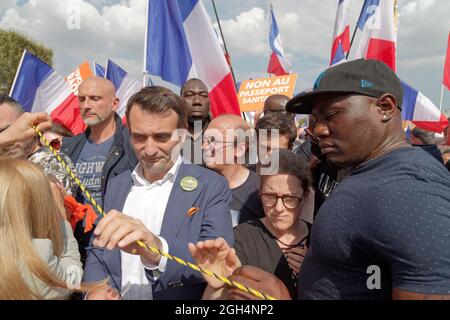 Paris, Frankreich. September 2021. Demonstration gegen die neuesten von der Regierung verhängten Gesundheitsmaßnahmen wie die Verlängerung des Gesundheitsausgleichs. Stockfoto