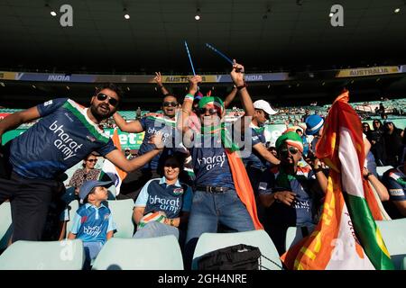 Sydney, Australien, 6. Dezember 2020. Indische Fans beim Cricket-Spiel der Dettol T20 Series zwischen Australien und Indien auf dem Sydney Cricket Ground am 07. Dezember 2020 in Sydney, Australien. Quelle: Steven Markham/Speed Media/Alamy Live News Stockfoto