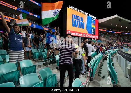 Sydney, Australien, 6. Dezember 2020. Indische Fans beim Cricket-Spiel der Dettol T20 Series zwischen Australien und Indien auf dem Sydney Cricket Ground am 07. Dezember 2020 in Sydney, Australien. Quelle: Steven Markham/Speed Media/Alamy Live News Stockfoto