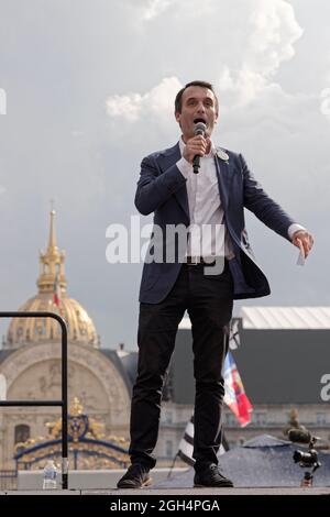 Paris, Frankreich. September 2021. Französische nationalistische Partei der Patrioten-Führer Florian Philippot spricht sich gegen Tyrannei, für Freiheit und Souveränität aus. Stockfoto