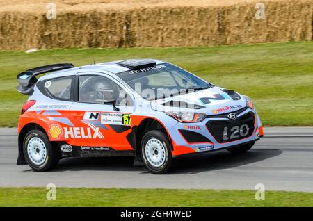 2014 Hyundai i20 WRC-Rennwagen auf der Bergrennen-Strecke beim Goodwood Festival of Speed-Autorennen 2014 Stockfoto