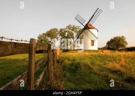 September 2021 - die restaurierte Ashton Windmühle in Chapel Allerton, im ländlichen Somerset, Großbritannien. Stockfoto