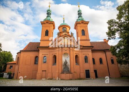 Kathedrale Katholische Kirche des heiligen Laurentius auf dem Petrinberg, Prag, Tschechische Republik Stockfoto