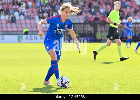 AMSTERDAM, NIEDERLANDE - 5. SEPTEMBER: Jarne Teulings vom FC Twente beim Women's Pure Energie Eredivisie-Spiel zwischen Ajax und FC Twente am 5. September 2021 im Sportcomplex de Toekomst in Amsterdam, Niederlande (Foto: Patrick Goosen/Orange Picles) Stockfoto